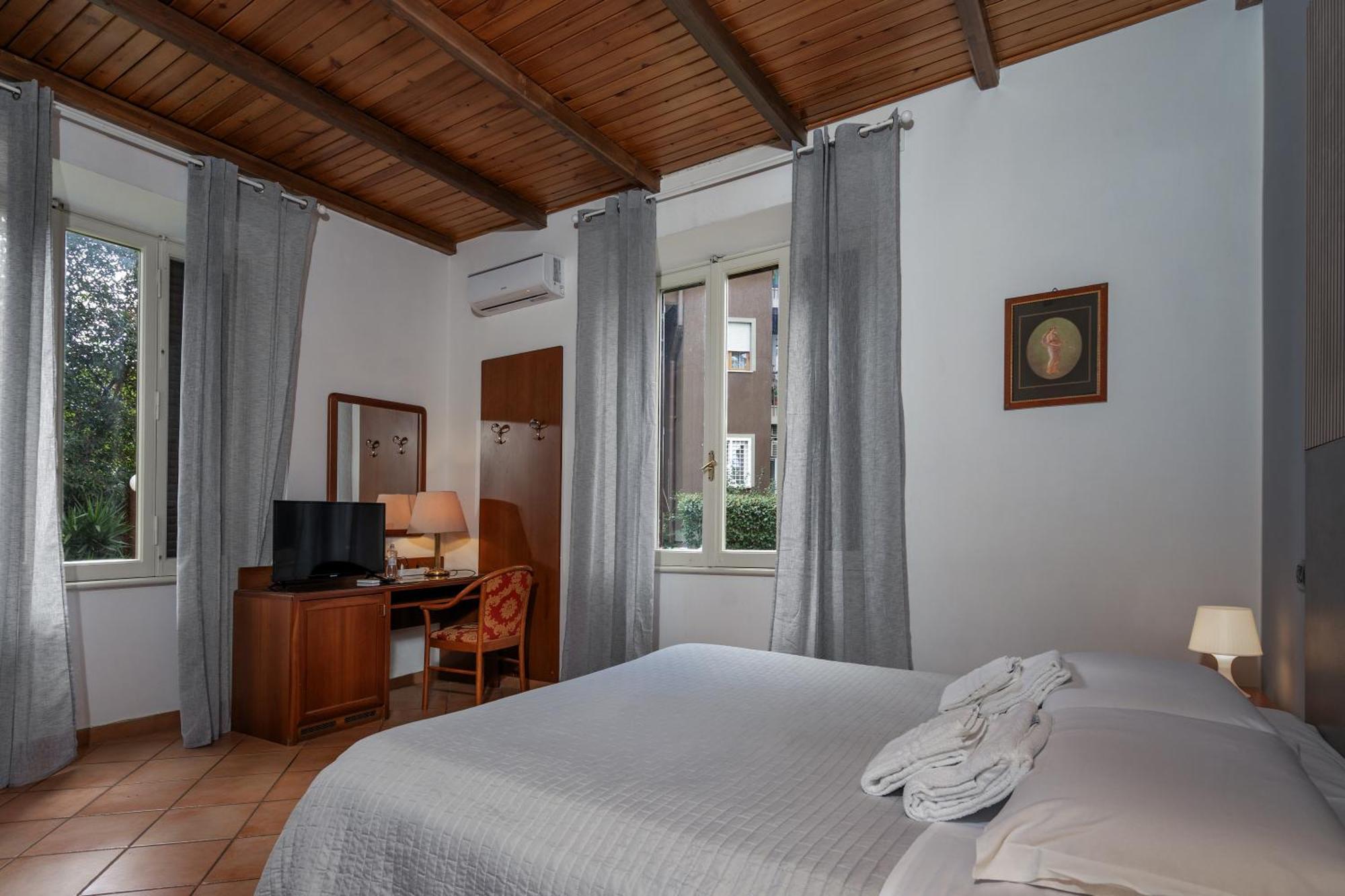 רומא Comfort Rooms Villa Gaia Tor Vergata מראה חיצוני תמונה