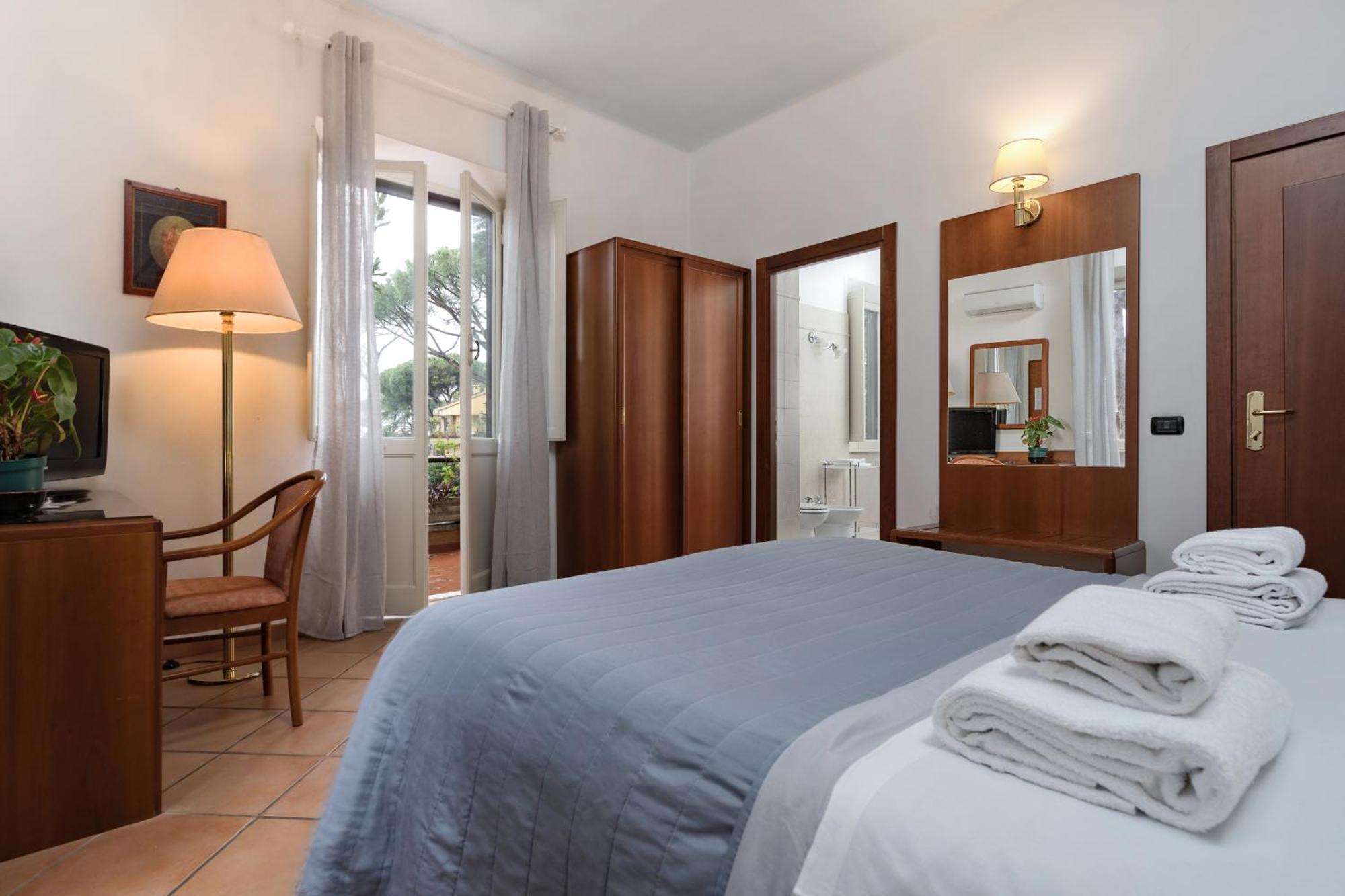 רומא Comfort Rooms Villa Gaia Tor Vergata מראה חיצוני תמונה
