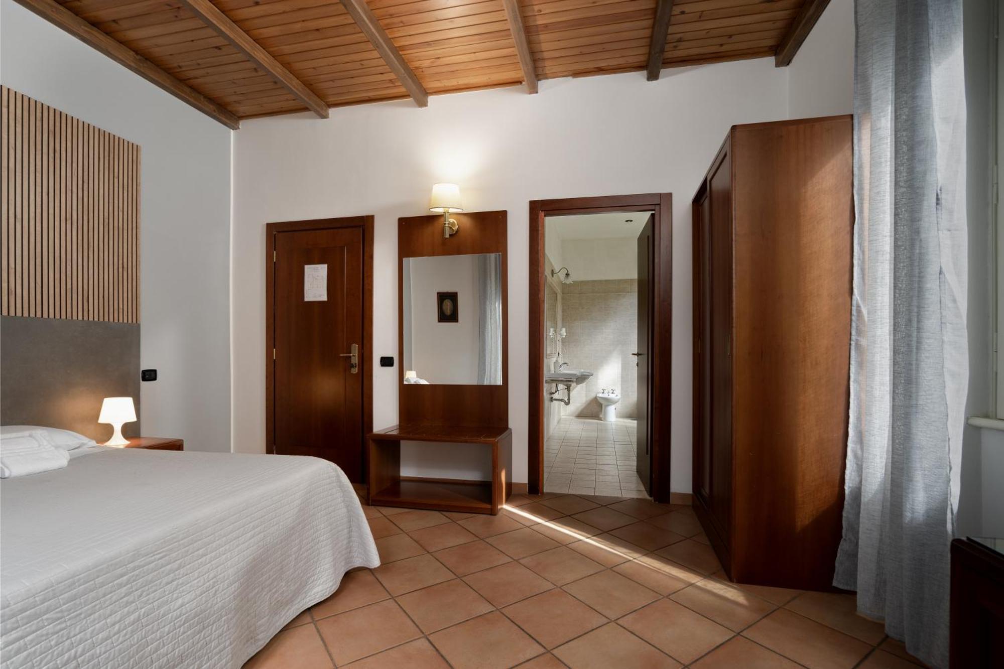 רומא Comfort Rooms Villa Gaia Tor Vergata מראה חיצוני תמונה