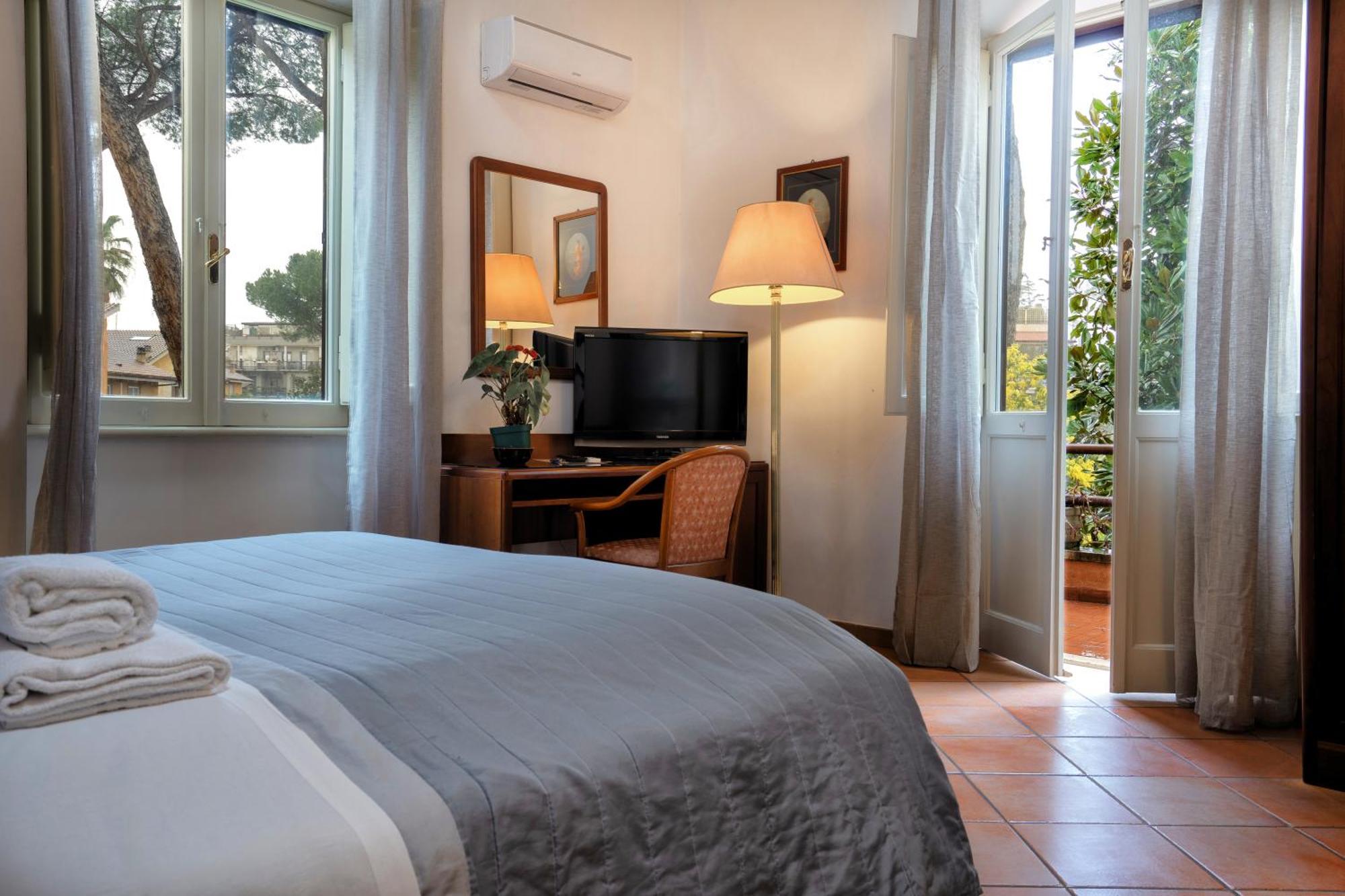 רומא Comfort Rooms Villa Gaia Tor Vergata מראה חיצוני תמונה
