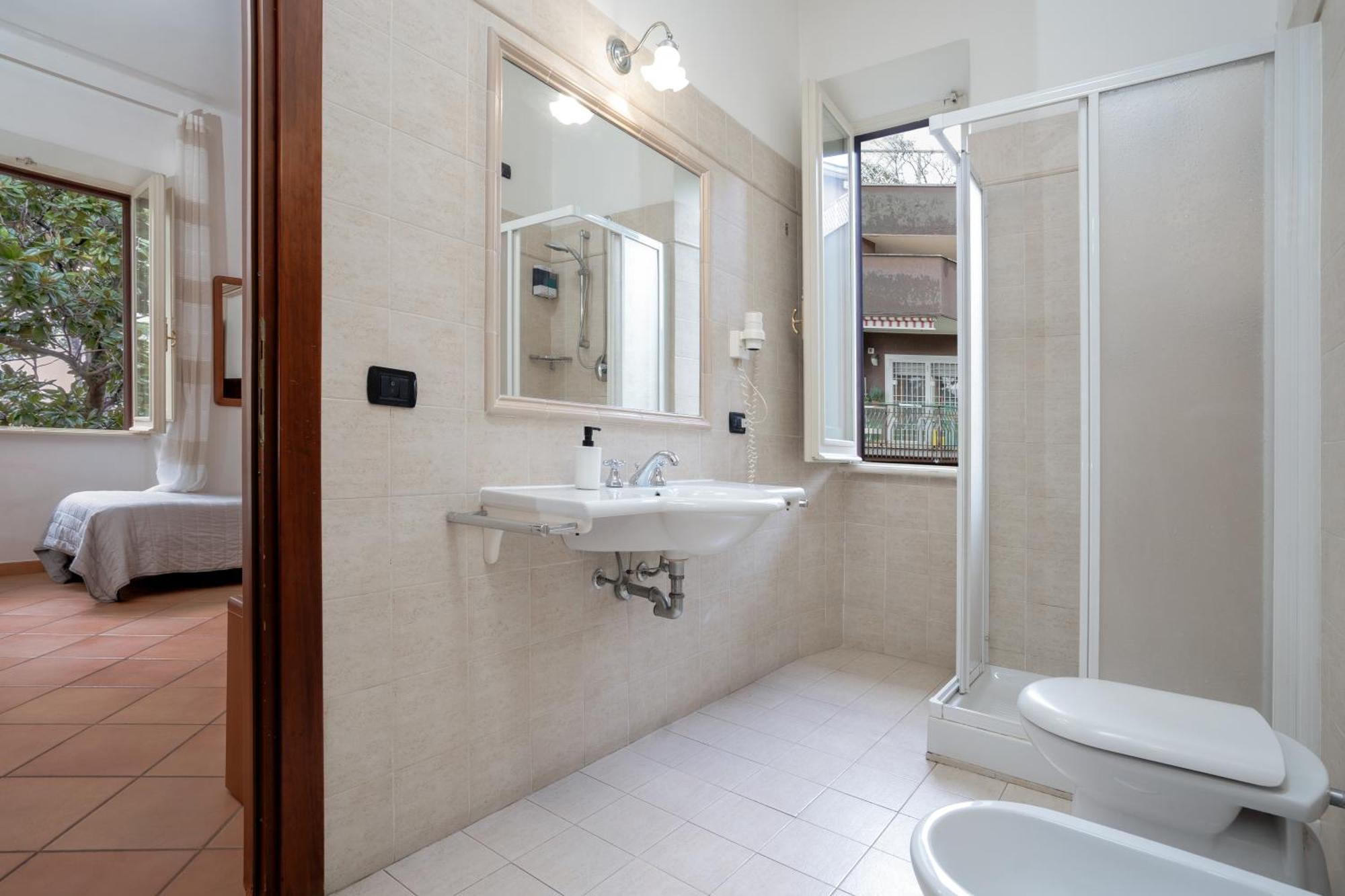 רומא Comfort Rooms Villa Gaia Tor Vergata מראה חיצוני תמונה